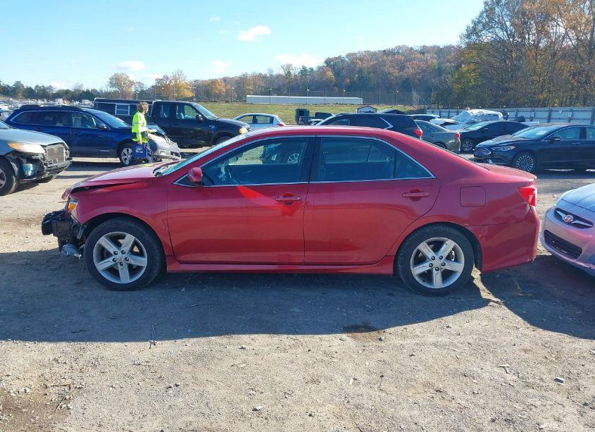 Photo 14 of 2014 Toyota Camry SE (VIN 4T1BF1FK3EU817142)