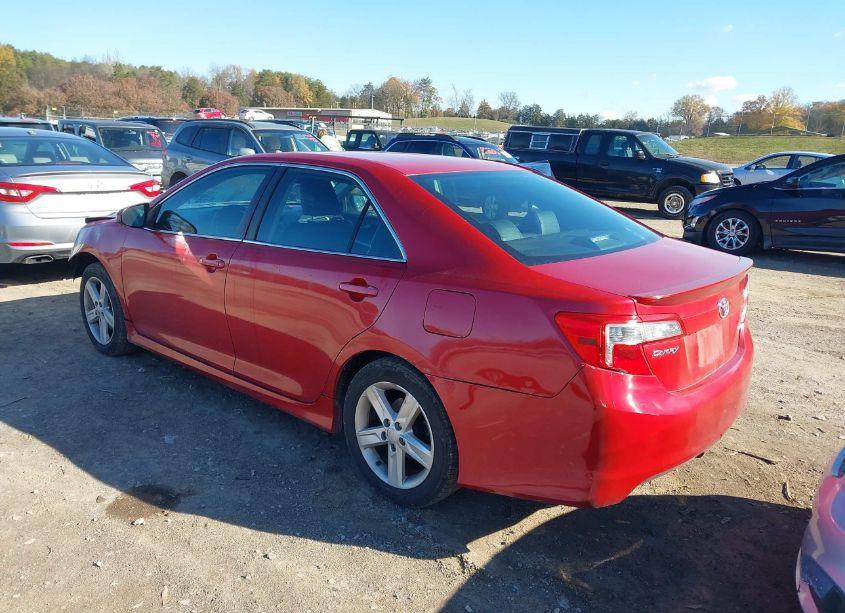 Photo 3 of 2014 Toyota Camry SE (VIN 4T1BF1FK3EU817142)