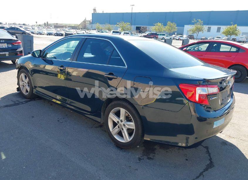 Photo 3 of 2014 Toyota Camry SE (VIN 4T1BF1FK3EU819800)