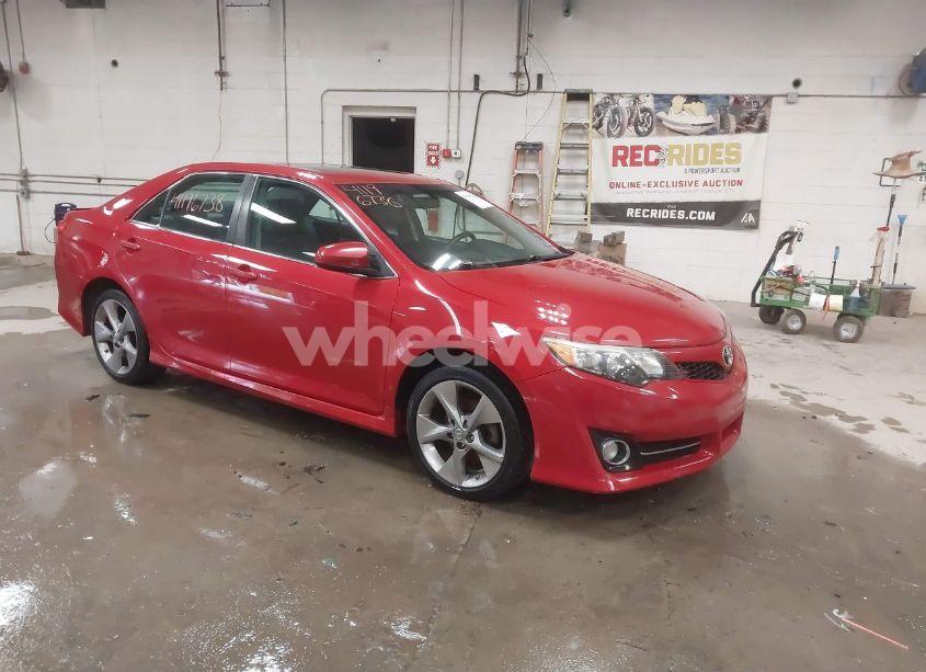 2014 Toyota Camry SE SPORT (VIN 4T1BF1FK3EU821479) main photo