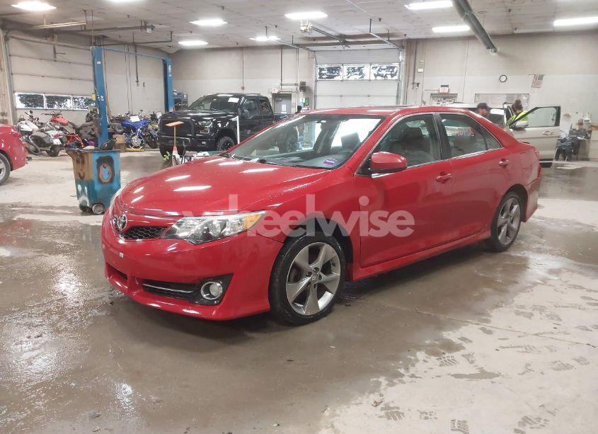 Photo 2 of 2014 Toyota Camry SE SPORT (VIN 4T1BF1FK3EU821479)
