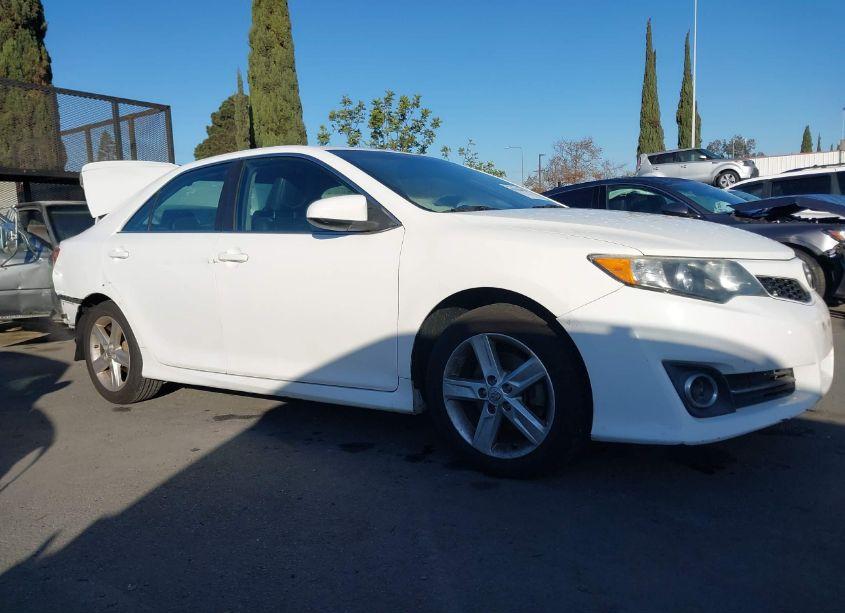 Photo 13 of 2014 Toyota Camry SE (VIN 4T1BF1FK3EU821739)