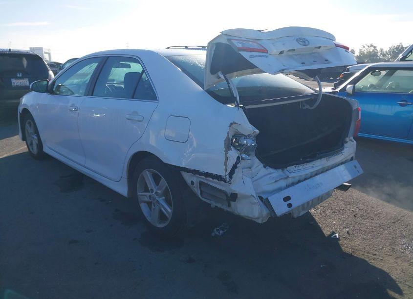 Photo 3 of 2014 Toyota Camry SE (VIN 4T1BF1FK3EU821739)