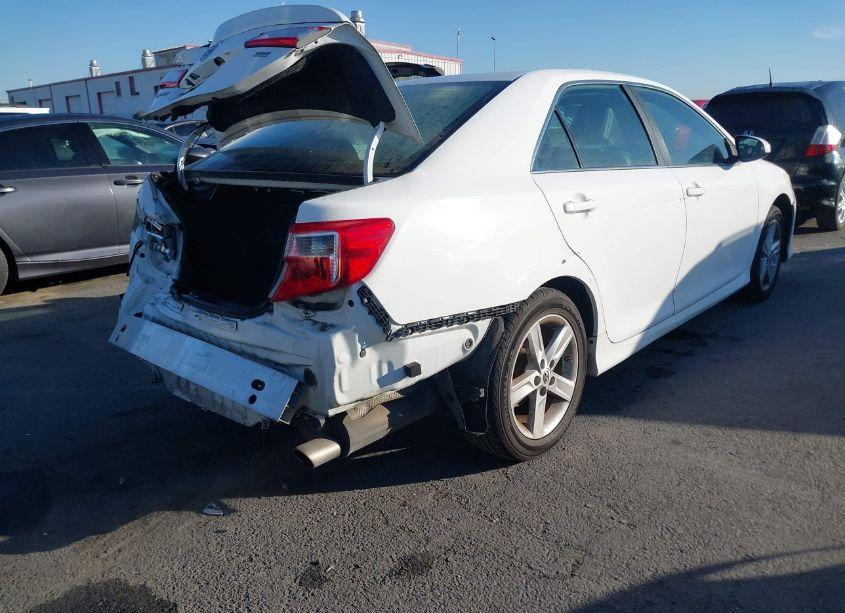 Photo 4 of 2014 Toyota Camry SE (VIN 4T1BF1FK3EU821739)