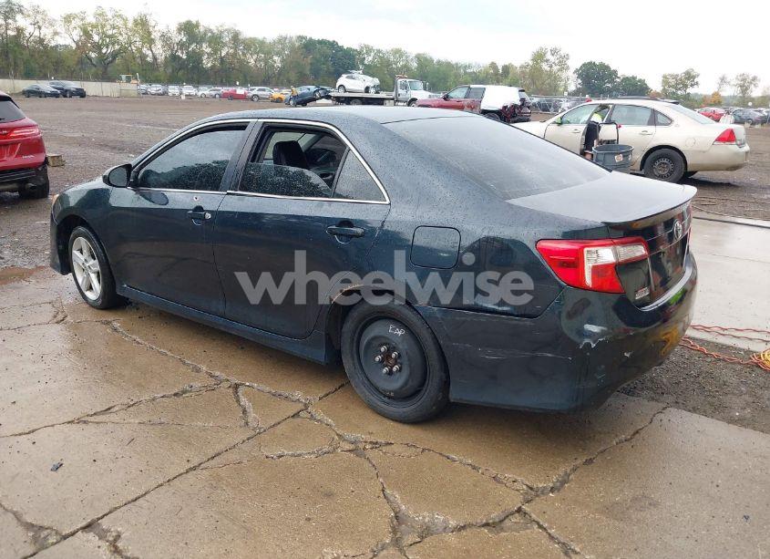 Photo 3 of 2014 Toyota Camry SE (VIN 4T1BF1FK3EU826794)