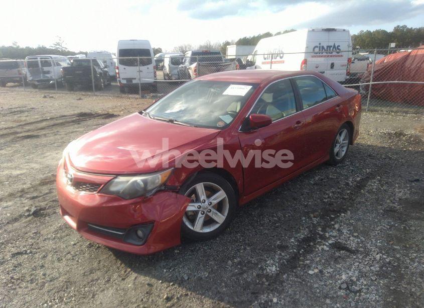 Photo 2 of 2014 Toyota Camry SE (VIN 4T1BF1FK3EU829159)