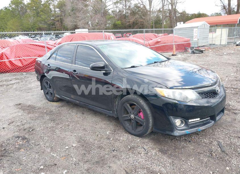 2014 Toyota Camry SE (VIN 4T1BF1FK3EU834071) main photo