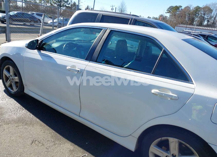 Photo 14 of 2014 Toyota Camry SE (VIN 4T1BF1FK3EU840551)