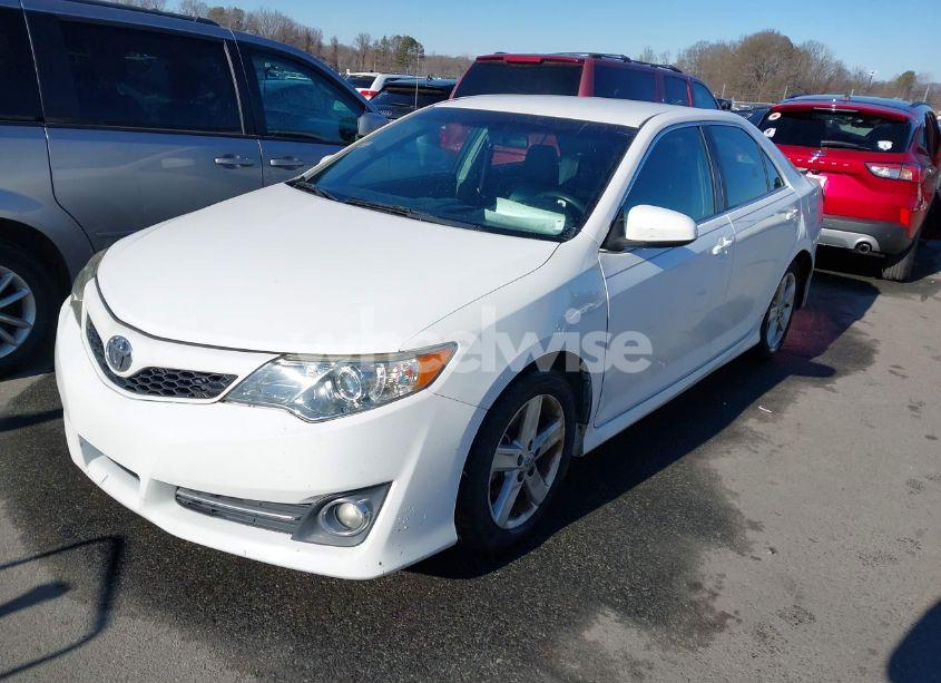 Photo 2 of 2014 Toyota Camry SE (VIN 4T1BF1FK3EU840551)