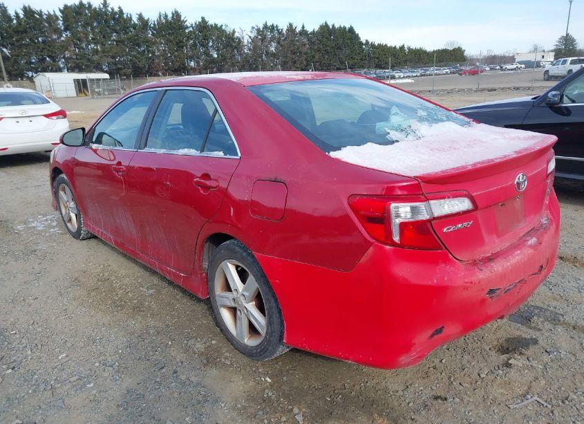 Photo 3 of 2014 Toyota Camry SE (VIN 4T1BF1FK3EU842798)