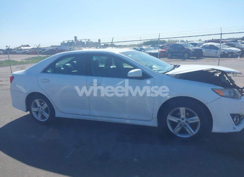 Photo 13 of 2014 Toyota Camry SE (VIN 4T1BF1FK3EU862971)