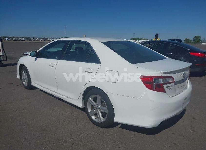 Photo 3 of 2014 Toyota Camry SE (VIN 4T1BF1FK3EU862971)