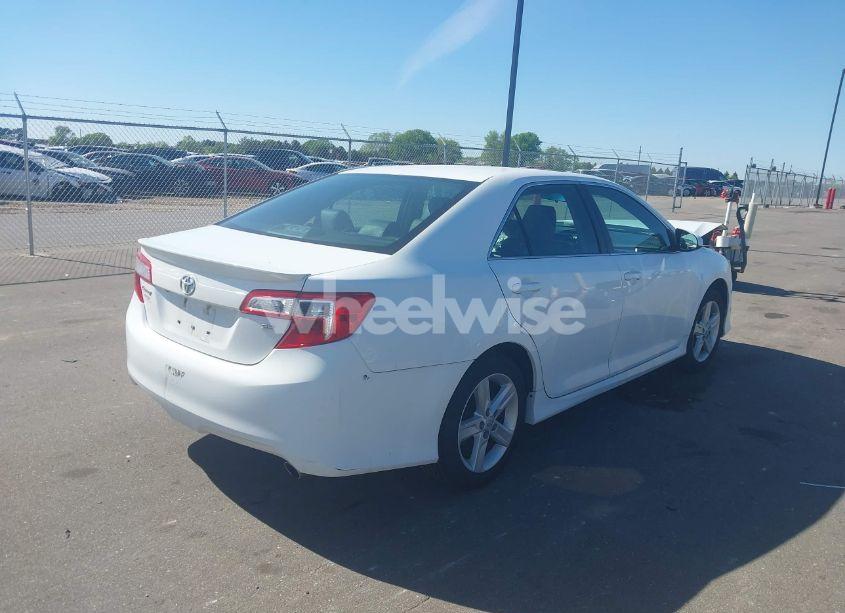 Photo 4 of 2014 Toyota Camry SE (VIN 4T1BF1FK3EU862971)