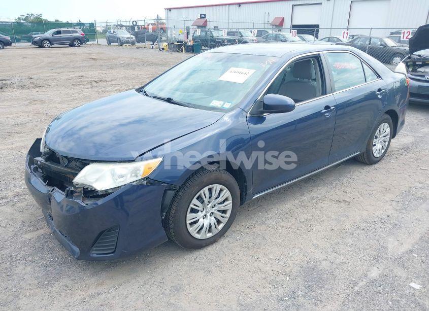 Photo 2 of 2014 Toyota Camry LE (VIN 4T1BF1FK3EU863649)