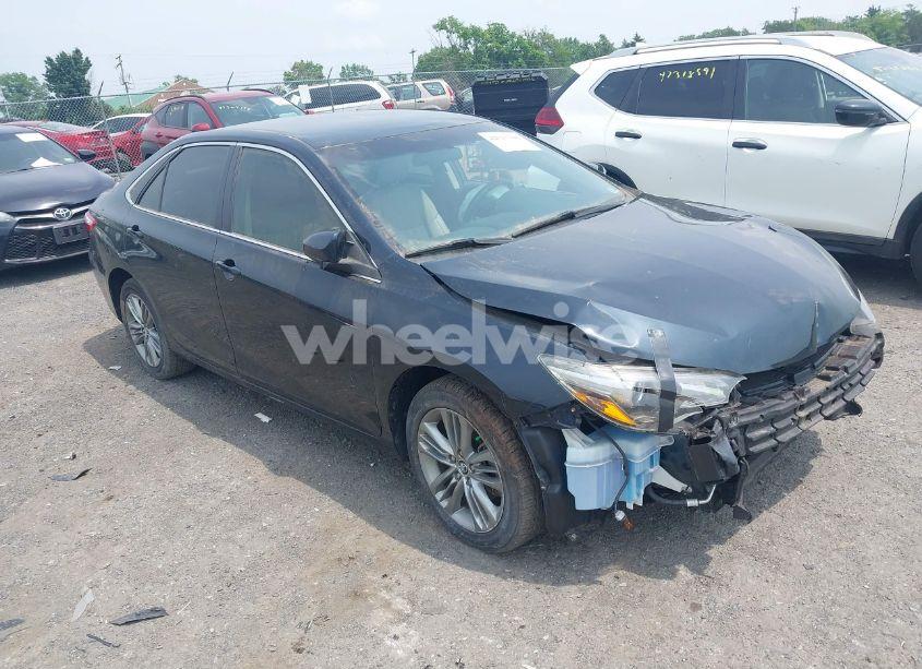 2015 Toyota Camry SE (VIN 4T1BF1FK3FU019791) main photo