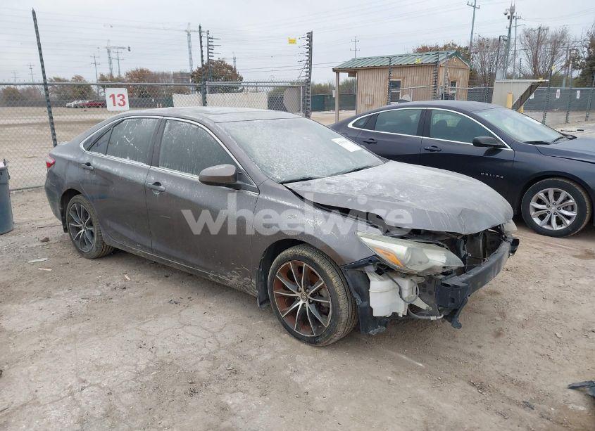 2015 Toyota Camry XSE (VIN 4T1BF1FK3FU021251) main photo