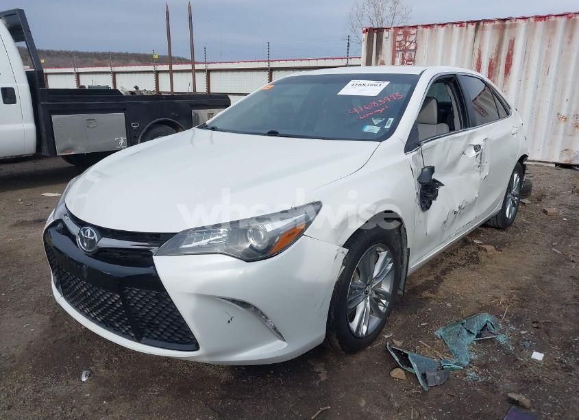 Photo 2 of 2015 Toyota Camry SE (VIN 4T1BF1FK3FU040687)