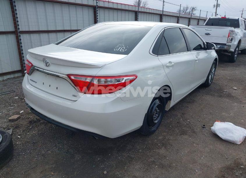 Photo 4 of 2015 Toyota Camry SE (VIN 4T1BF1FK3FU040687)