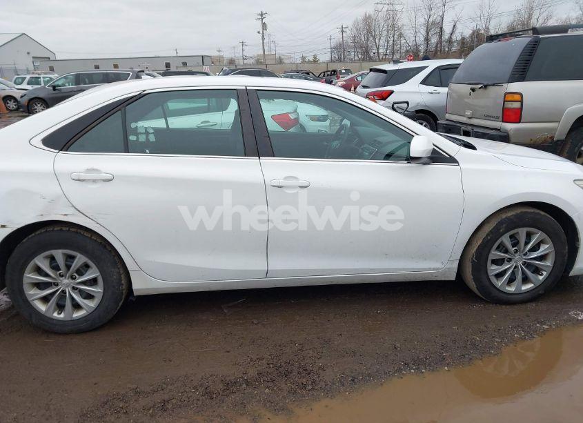 Photo 13 of 2015 Toyota Camry LE (VIN 4T1BF1FK3FU041404)