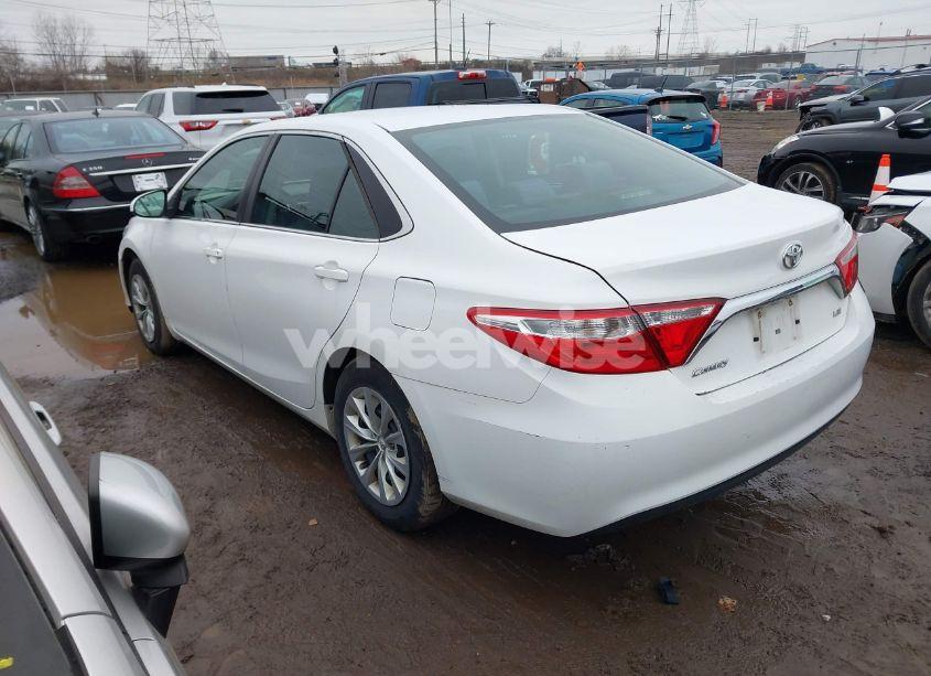 Photo 3 of 2015 Toyota Camry LE (VIN 4T1BF1FK3FU041404)