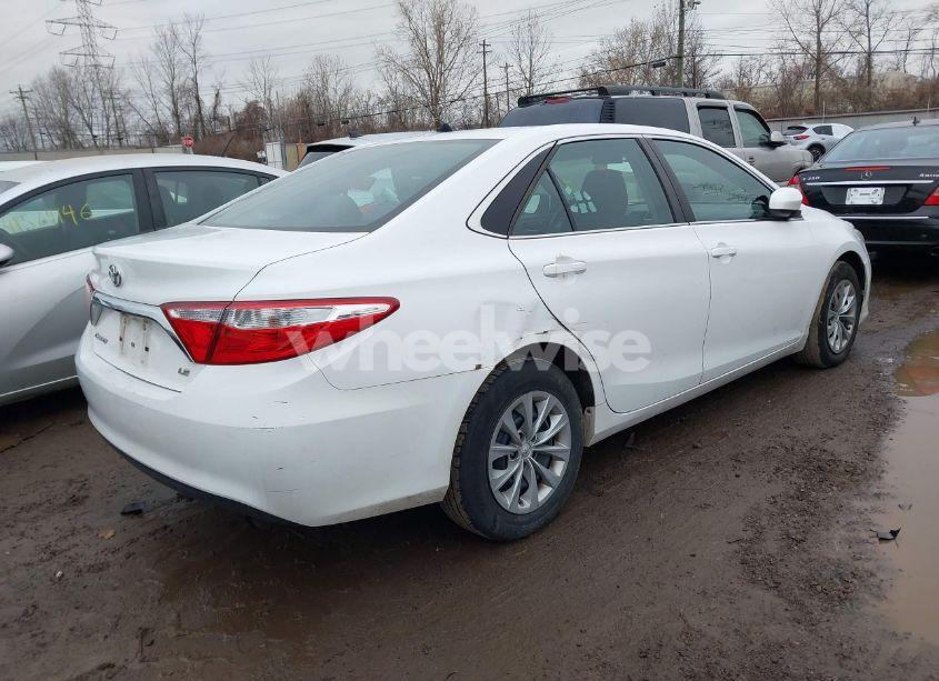 Photo 4 of 2015 Toyota Camry LE (VIN 4T1BF1FK3FU041404)