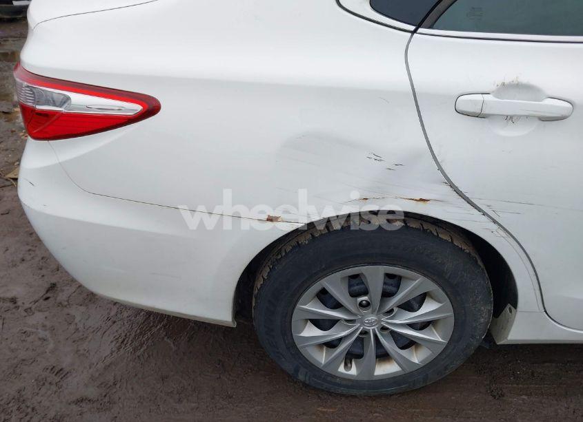 Photo 6 of 2015 Toyota Camry LE (VIN 4T1BF1FK3FU041404)