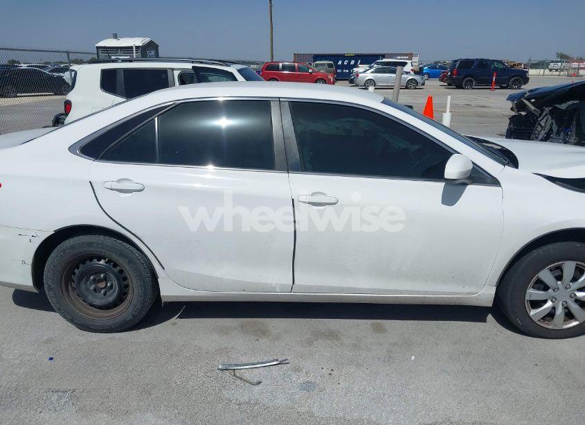 Photo 13 of 2015 Toyota Camry LE (VIN 4T1BF1FK3FU043251)