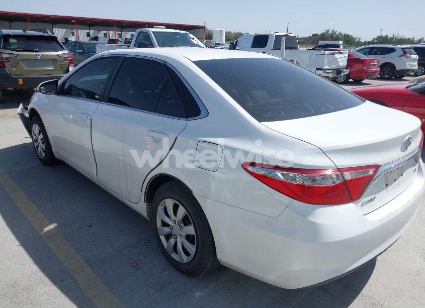 Photo 3 of 2015 Toyota Camry LE (VIN 4T1BF1FK3FU043251)
