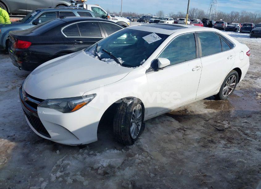 Photo 2 of 2015 Toyota Camry SE (VIN 4T1BF1FK3FU051074)