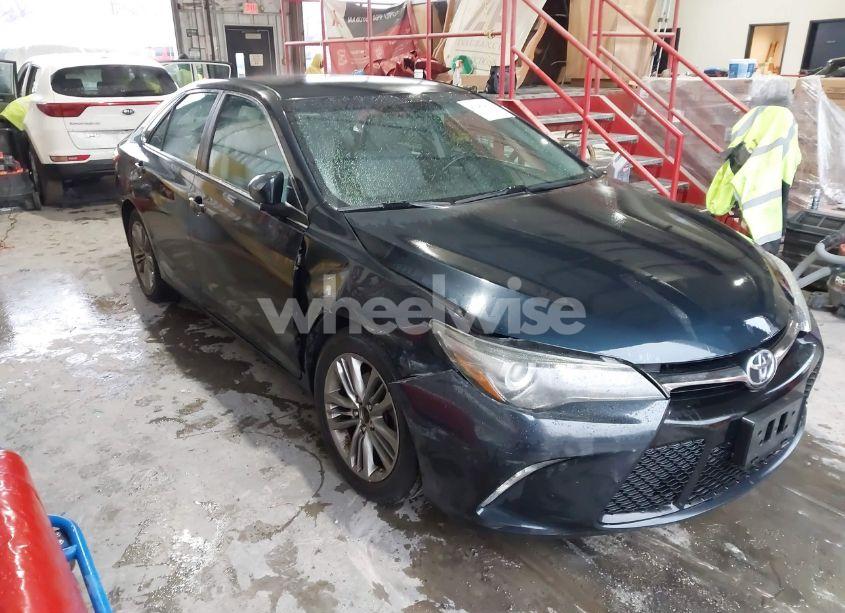 2015 Toyota Camry SE (VIN 4T1BF1FK3FU054427) main photo