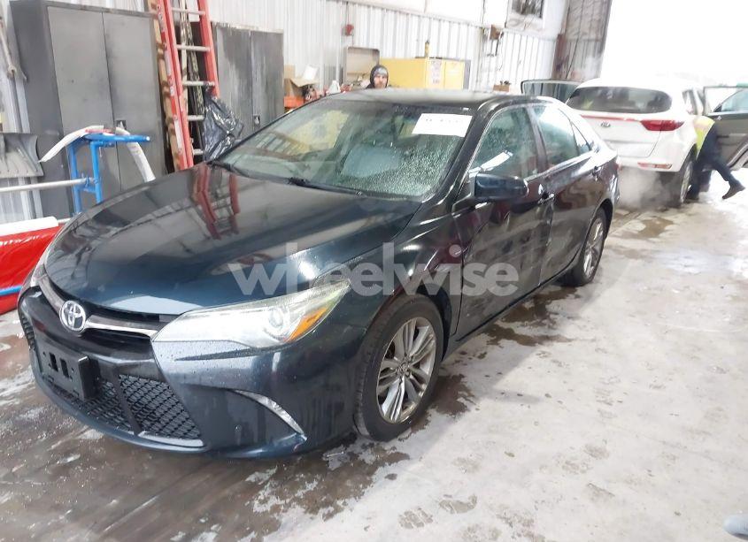 Photo 2 of 2015 Toyota Camry SE (VIN 4T1BF1FK3FU054427)