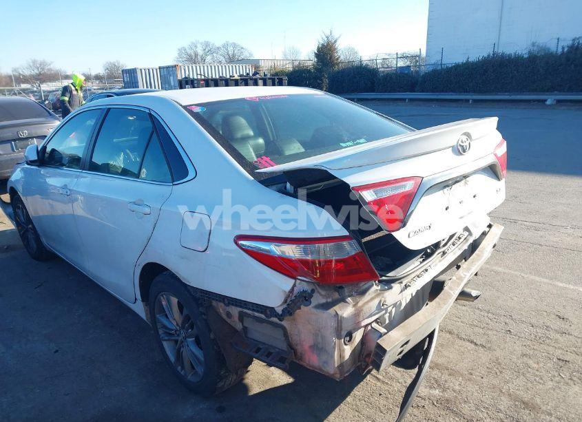 Photo 3 of 2015 Toyota Camry SE (VIN 4T1BF1FK3FU072605)