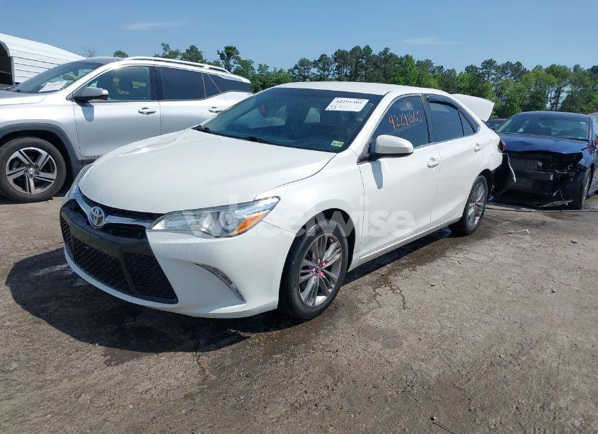 Photo 2 of 2015 Toyota Camry SE (VIN 4T1BF1FK3FU079182)