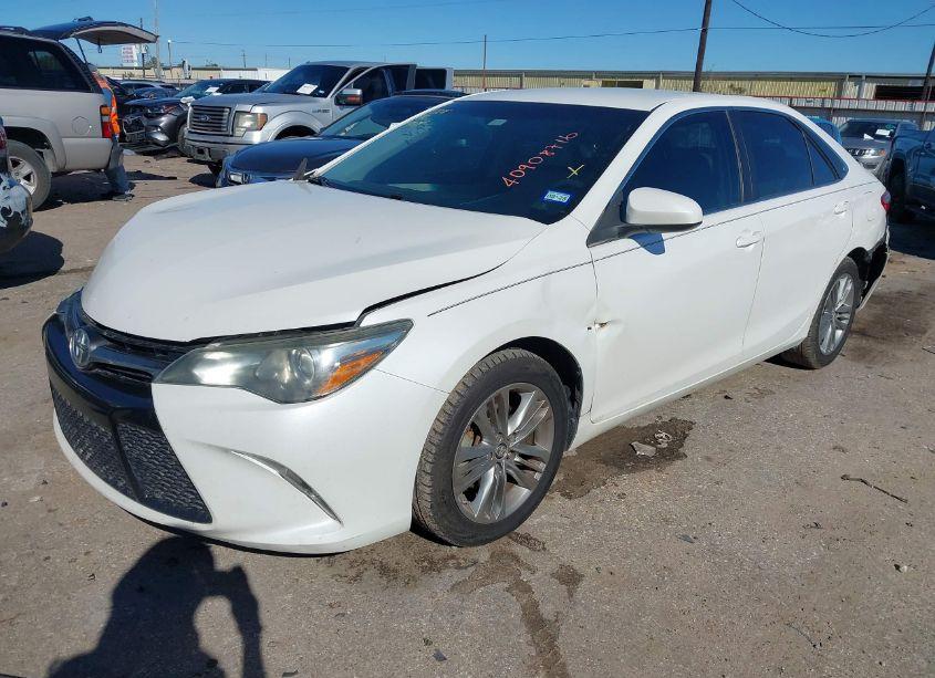 Photo 2 of 2015 Toyota Camry SE (VIN 4T1BF1FK3FU084785)