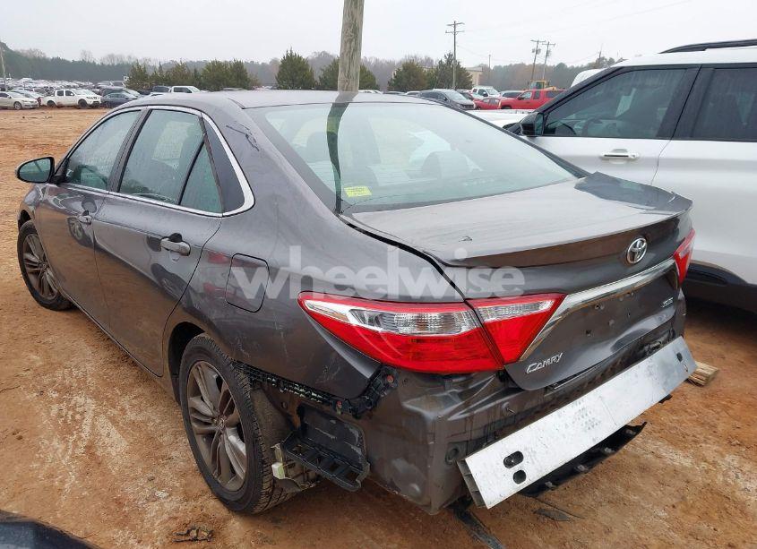 Photo 3 of 2015 Toyota Camry SE (VIN 4T1BF1FK3FU085130)