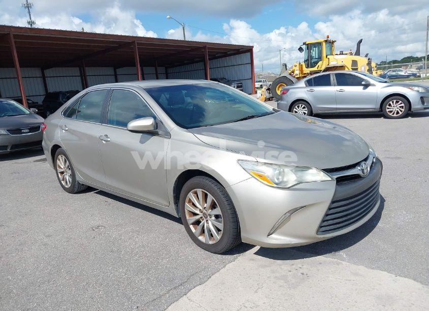 2015 Toyota Camry XLE (VIN 4T1BF1FK3FU085449) main photo