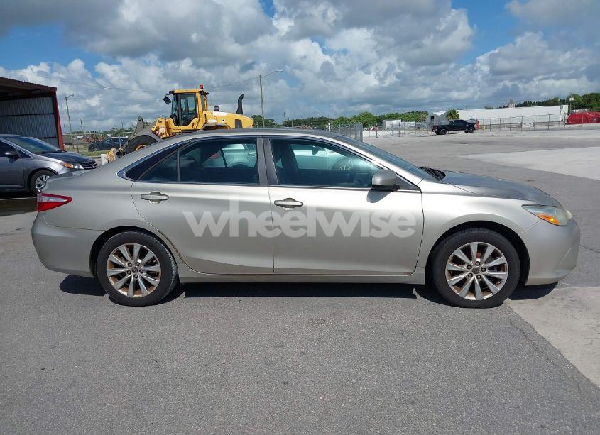 Photo 13 of 2015 Toyota Camry XLE (VIN 4T1BF1FK3FU085449)