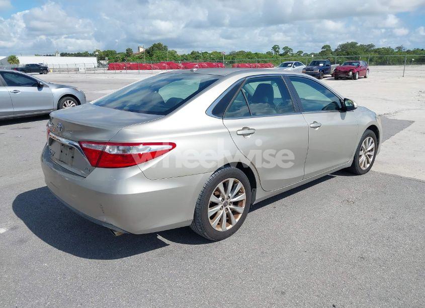 Photo 4 of 2015 Toyota Camry XLE (VIN 4T1BF1FK3FU085449)
