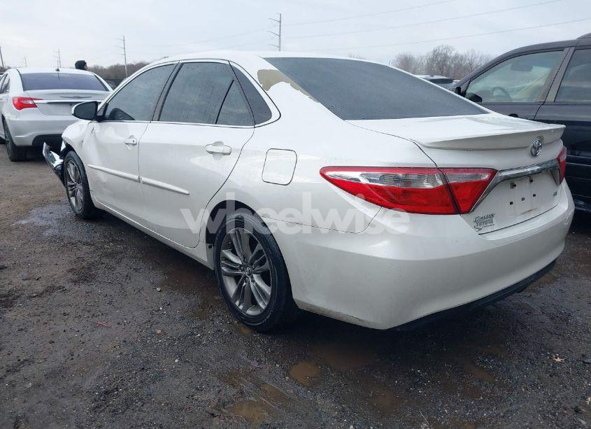 Photo 3 of 2015 Toyota Camry SE (VIN 4T1BF1FK3FU088531)