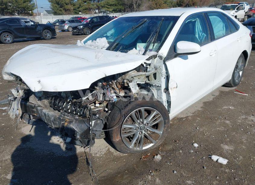 Photo 2 of 2015 Toyota Camry SE (VIN 4T1BF1FK3FU092904)