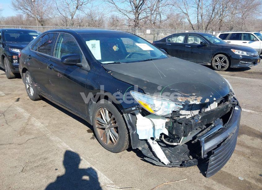 2015 Toyota Camry SE (VIN 4T1BF1FK3FU099786) main photo