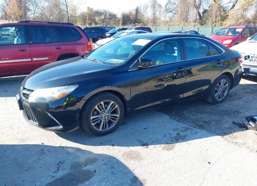 Photo 2 of 2015 Toyota Camry SE (VIN 4T1BF1FK3FU105778)