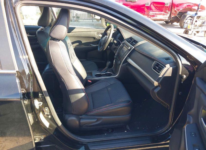 Photo 5 of 2015 Toyota Camry SE (VIN 4T1BF1FK3FU105778)