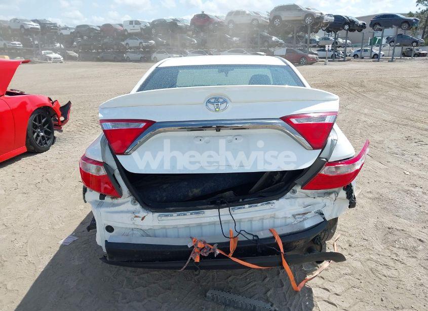 Photo 16 of 2015 Toyota Camry SE (VIN 4T1BF1FK3FU115405)