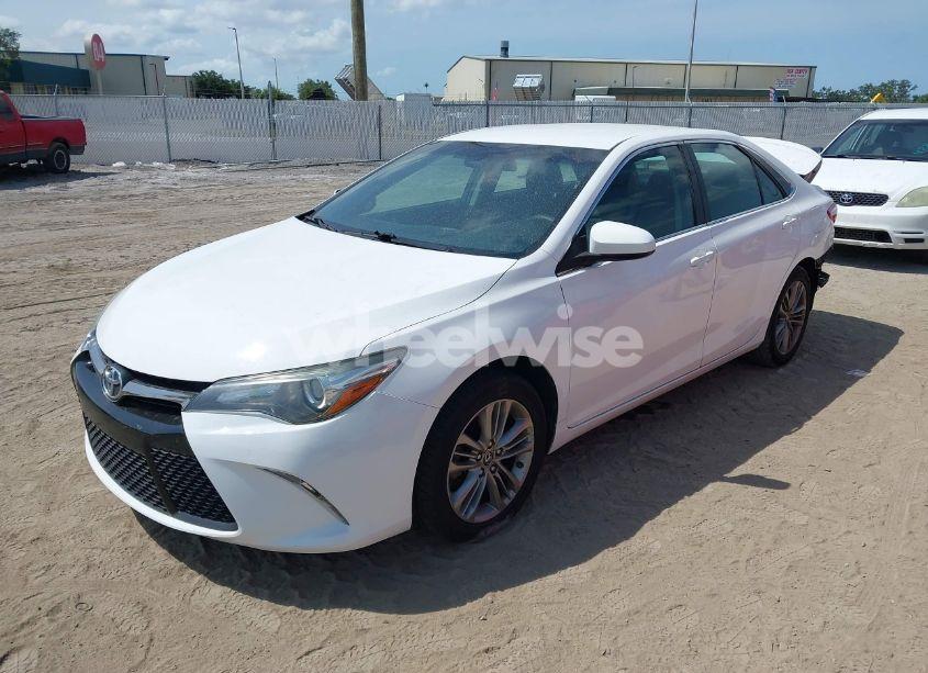 Photo 2 of 2015 Toyota Camry SE (VIN 4T1BF1FK3FU115405)