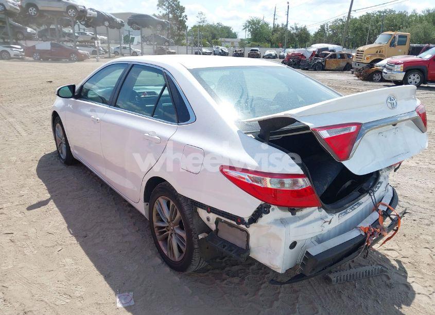 Photo 3 of 2015 Toyota Camry SE (VIN 4T1BF1FK3FU115405)