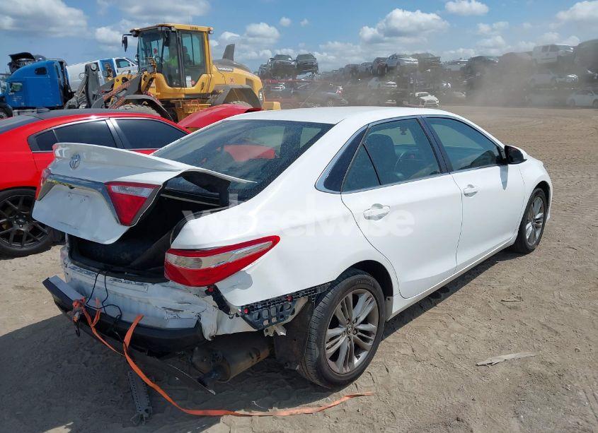 Photo 4 of 2015 Toyota Camry SE (VIN 4T1BF1FK3FU115405)