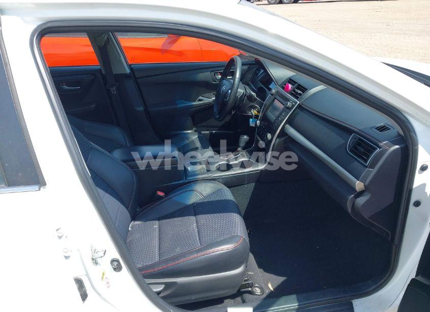 Photo 5 of 2015 Toyota Camry SE (VIN 4T1BF1FK3FU115405)