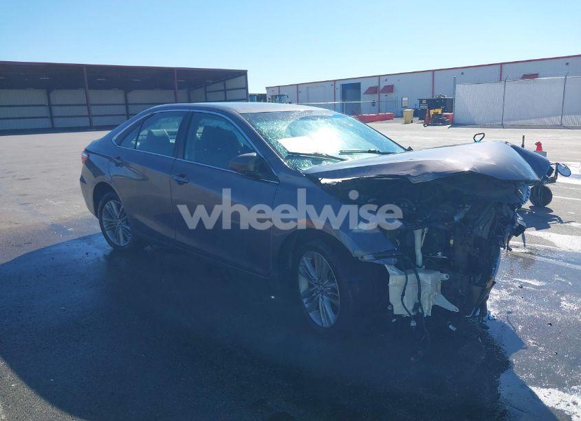 2015 Toyota Camry SE (VIN 4T1BF1FK3FU475886) main photo