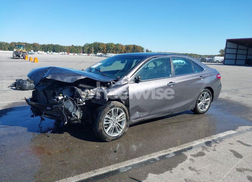 Photo 2 of 2015 Toyota Camry SE (VIN 4T1BF1FK3FU475886)